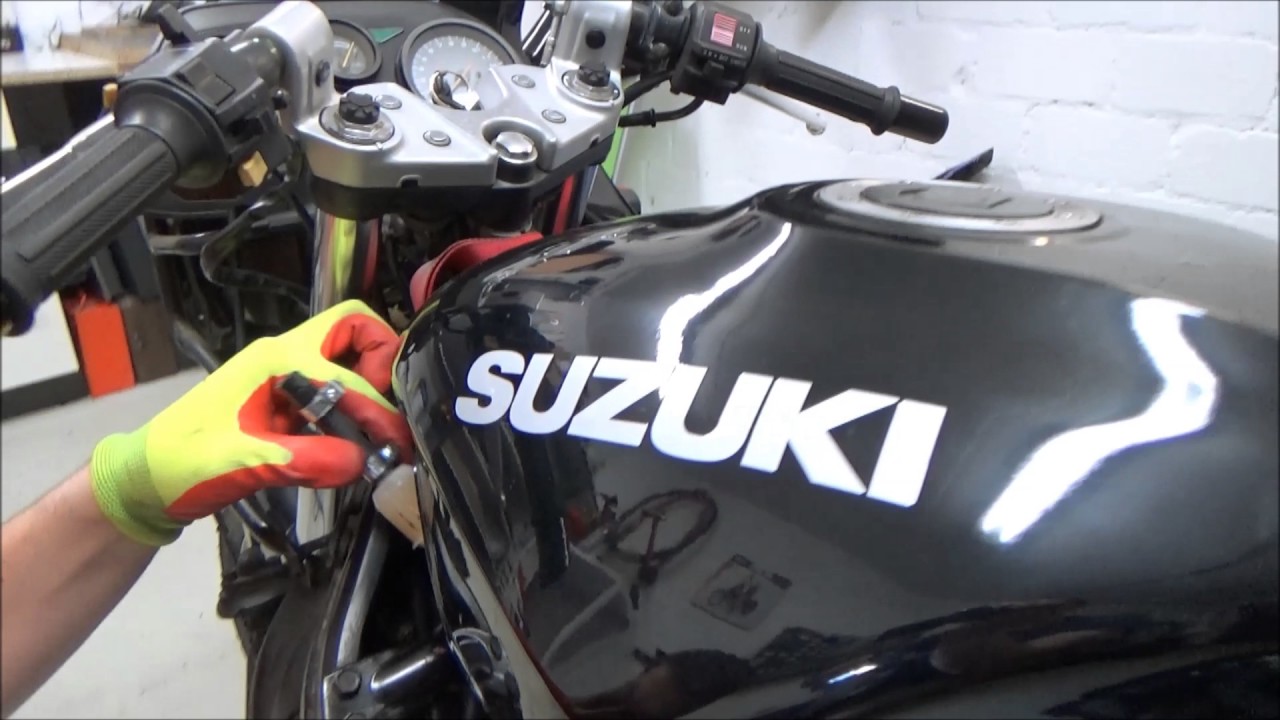 GSX 750F Vergaser ausbauen Teil 1/5