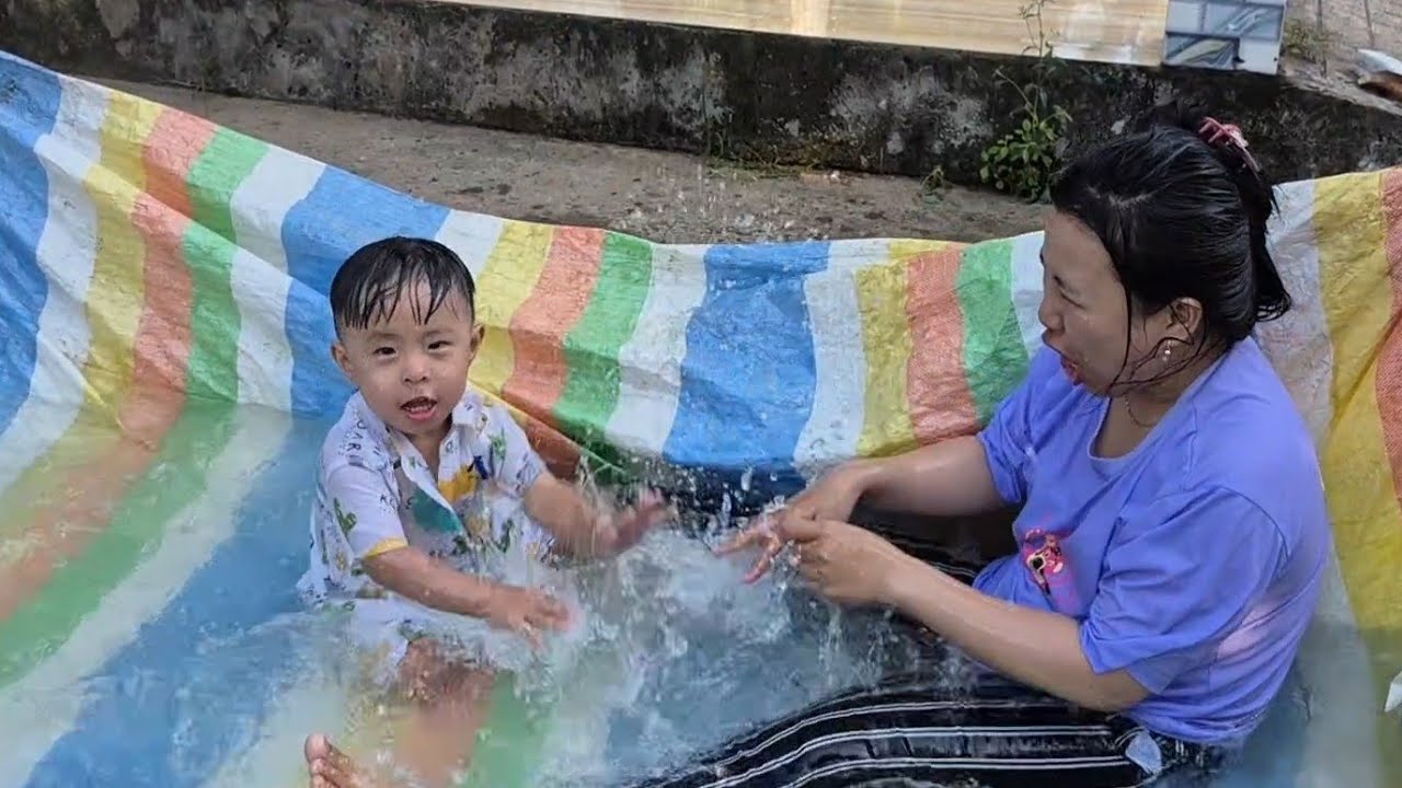 Phở Đang Tắm Hồ Bơi Thì Anh Chuột Đem Khoai Tây Lại Tắm Cùng Phở #hanhnguyenmientay 