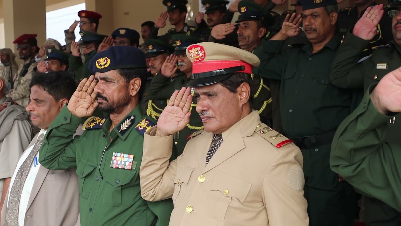 المحافظ البحسني يشهد حفل تخرّج الدفعة الثانية جامعيين من كلية الشرطة بحضرموت