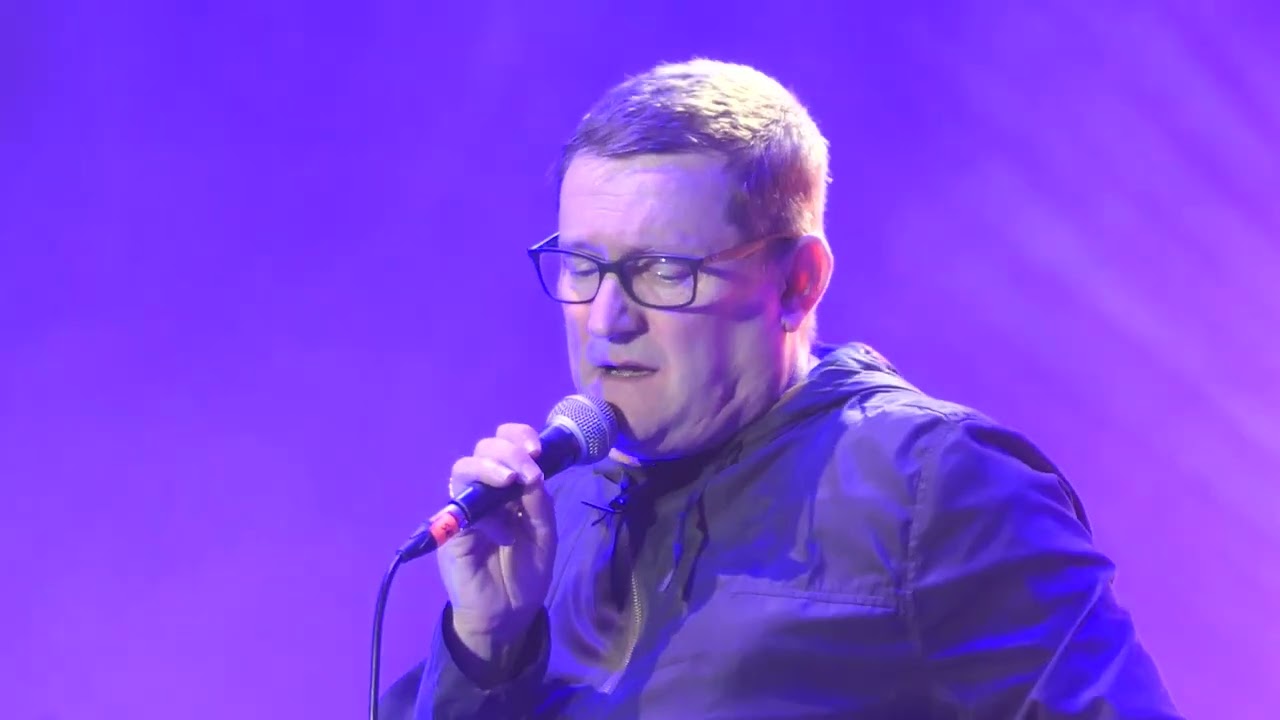 Paul Heaton - Caravan Of Love (Housemartins/Isley Bros) - Cardiff Castle - 26.06.2024 - 26 June