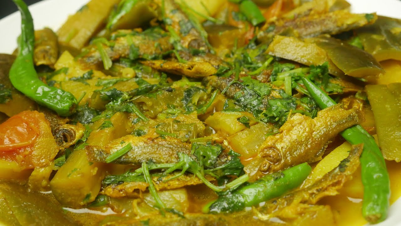 ছোট মাছ দিয়ে সিম মুলা আলু বেগুনের তরকারি। Winter vegetables Beans, Radish, Eggplant & potato curry
