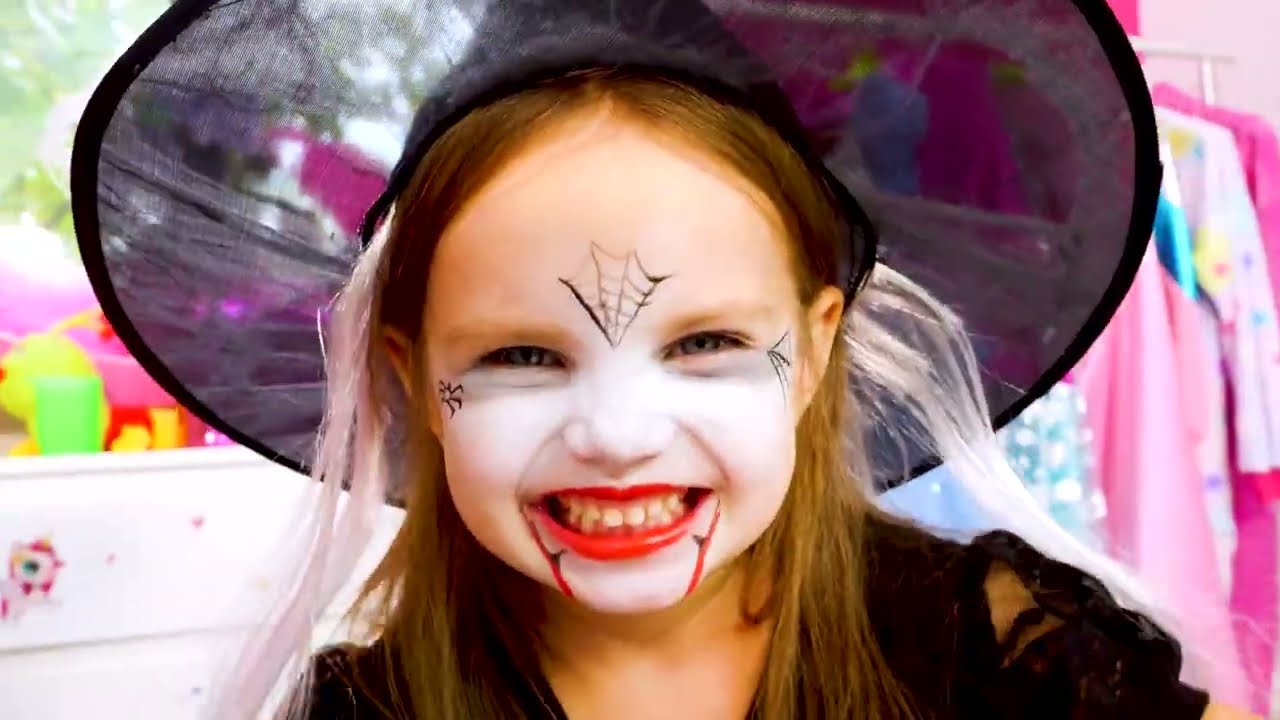 🎃 Halloween avec Maya et Lina : Déguisement pour Baby Born. Vidéo en français pour enfants.