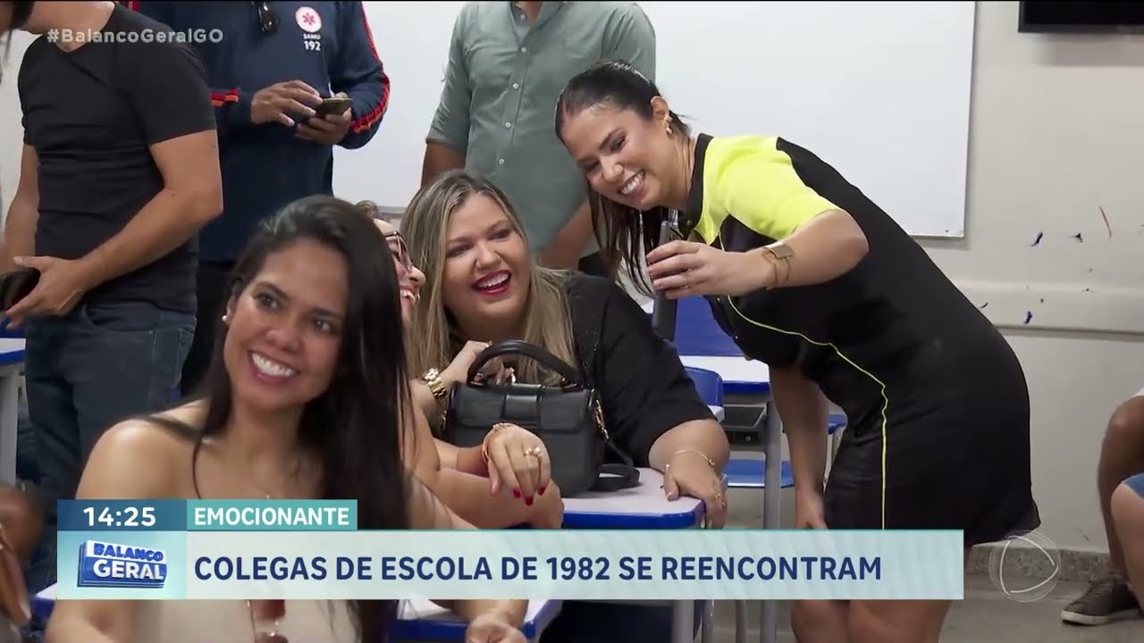 Emocionante: colegas de escola de 1982 se reencontram