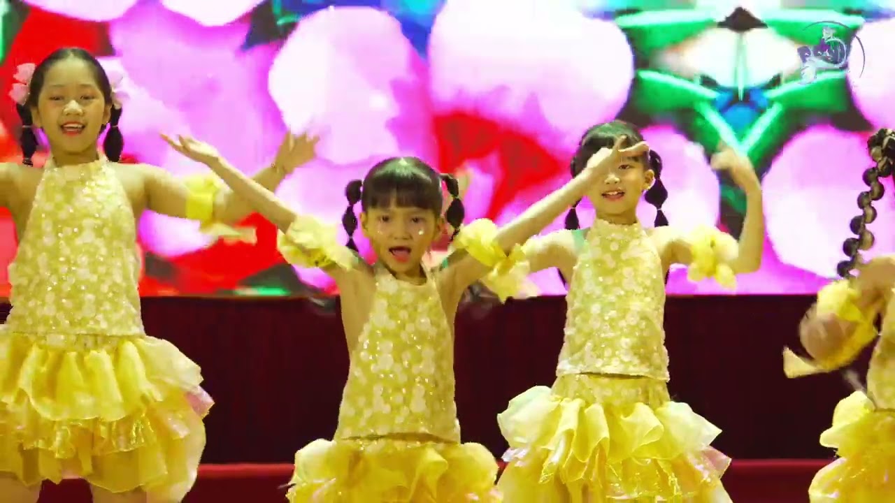 Tiết mục: Mushup chuyện cũ bỏ qua & như hoa mùa xuân  - Biểu diễn: Lớp Dance kid 10 TTNT PONY