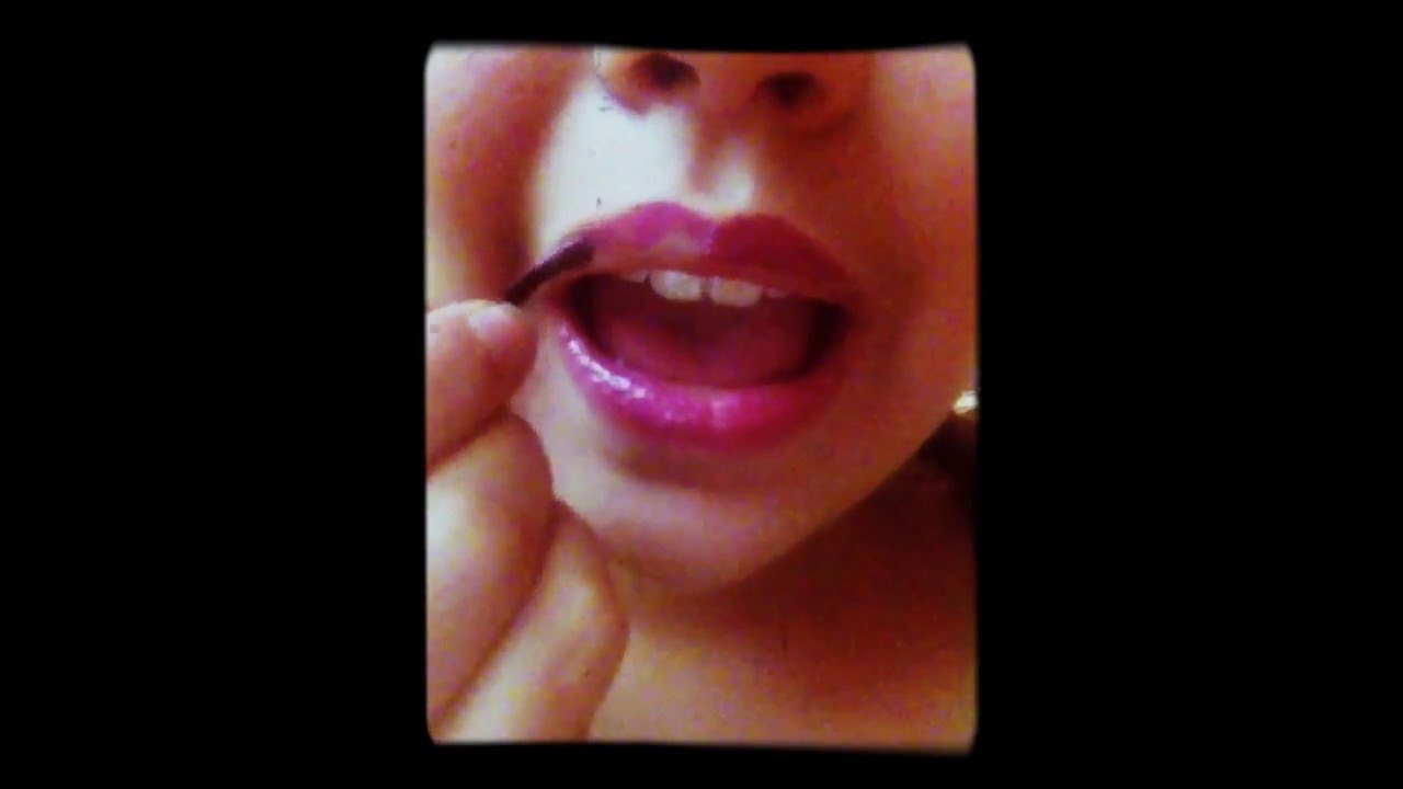 Labial morado  marca avon
