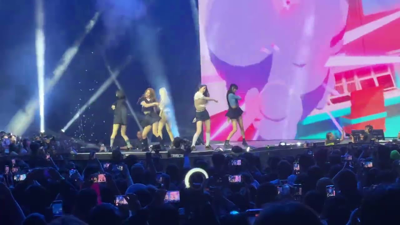 ITZY - Sneakers (WannaBeWithBench Fanmeet)