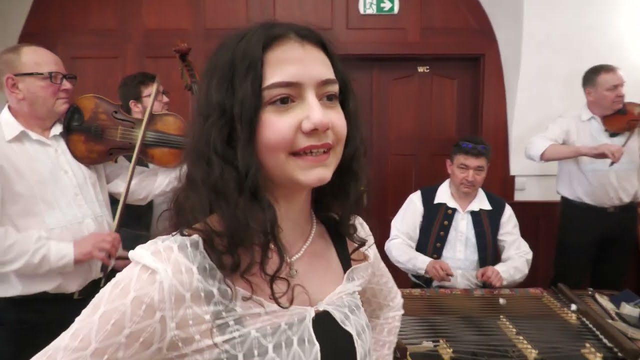 STRÁNÍ-Finalistka říjnového ZPĚVÁČKA SLOVÁCKA 2024 NATÁLKA BRUŠTÍKOVÁ ze Strání