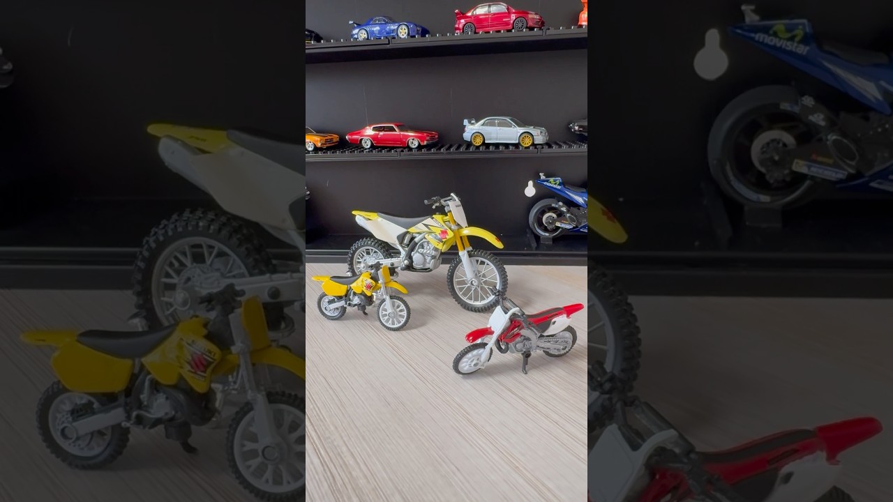 New Ray 1:32 Dirt Bikes - Suzuki RM125 and Honda CR250R