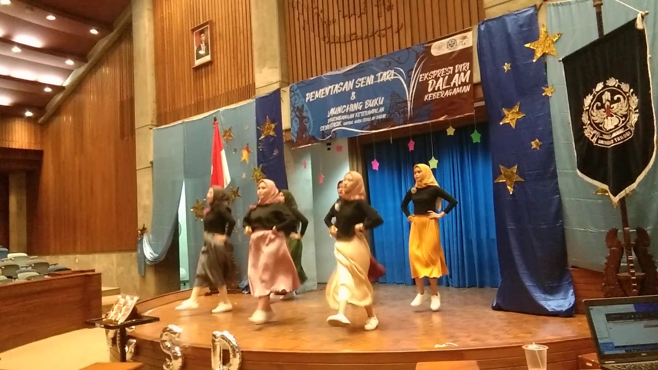 Tari Kreasi Menikmati Hari~ Sherina