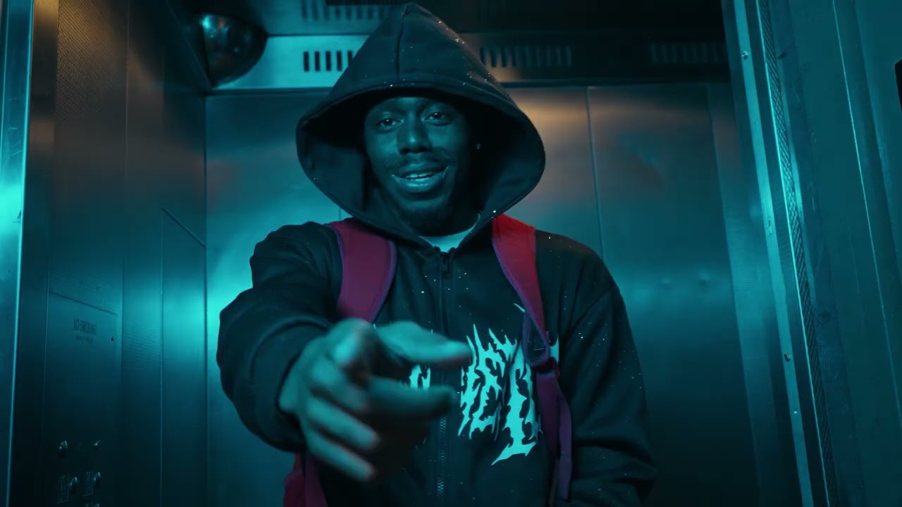 Izay - Confident (Official Music Video)