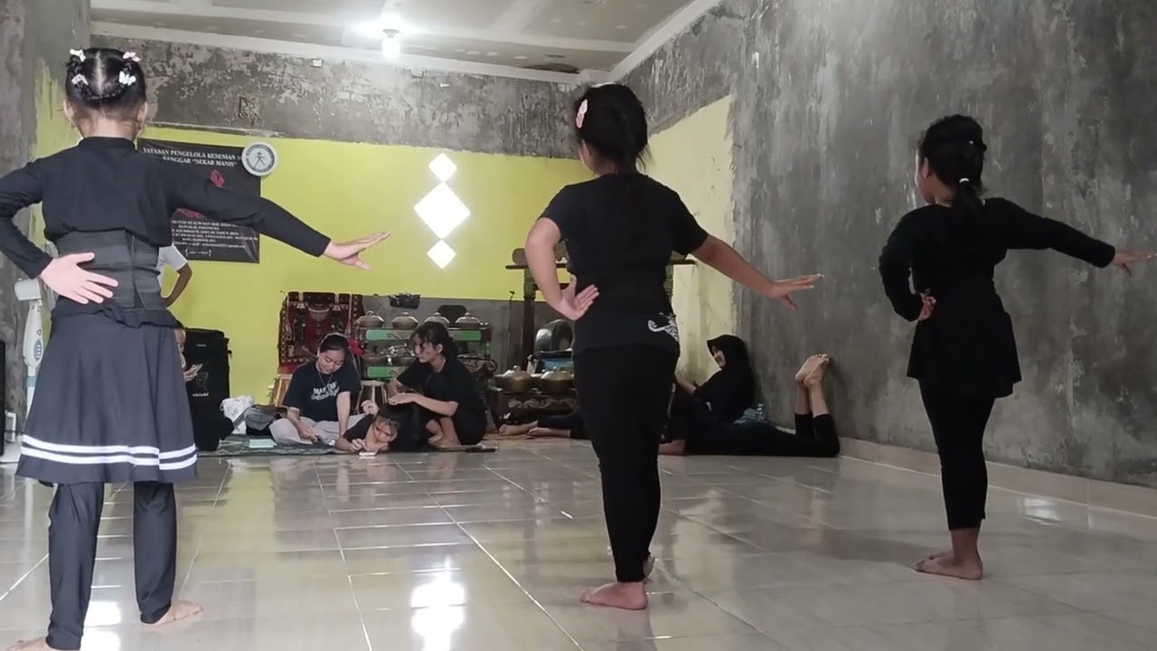 Kaka hibi Latihan tarian baru 