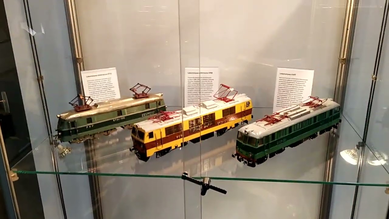 Idziemy na giełdę modelarską w Stacja Muzeum Warszawa po drodze Tramwaje i tabor kolejowy i modele