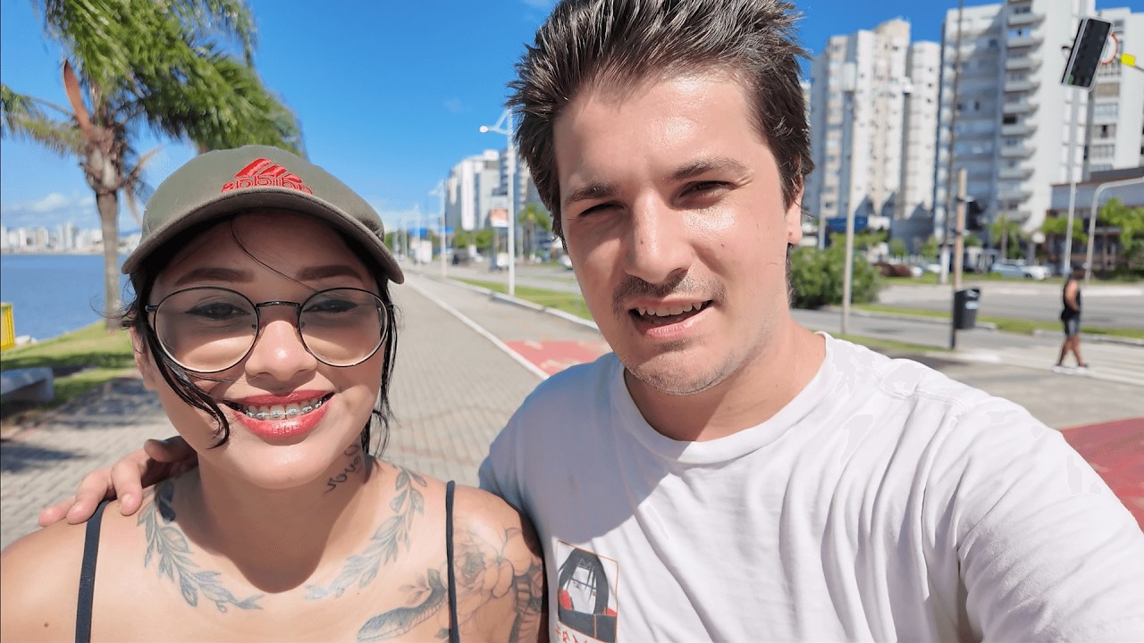 Caminhamos na beira-mar de Florianópolis até encontrar uma ilha escondida.