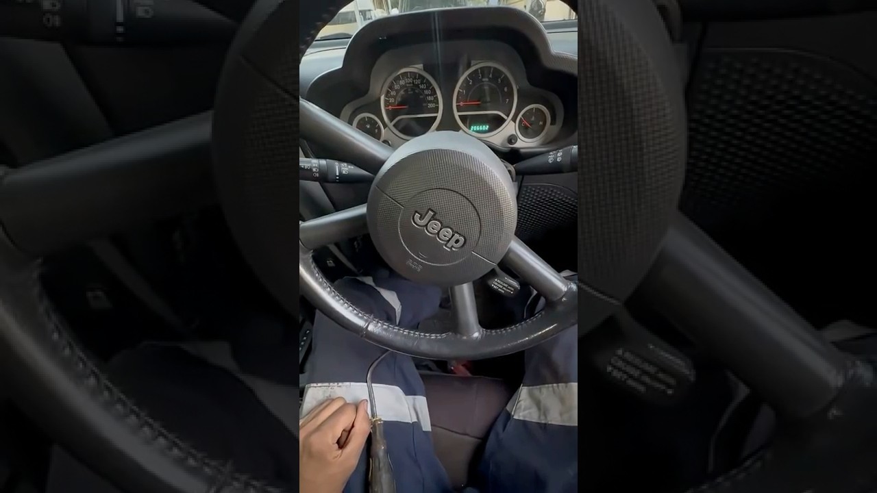 Удаление подушки безопасности рулевого управления Jeep Wrangler JK 