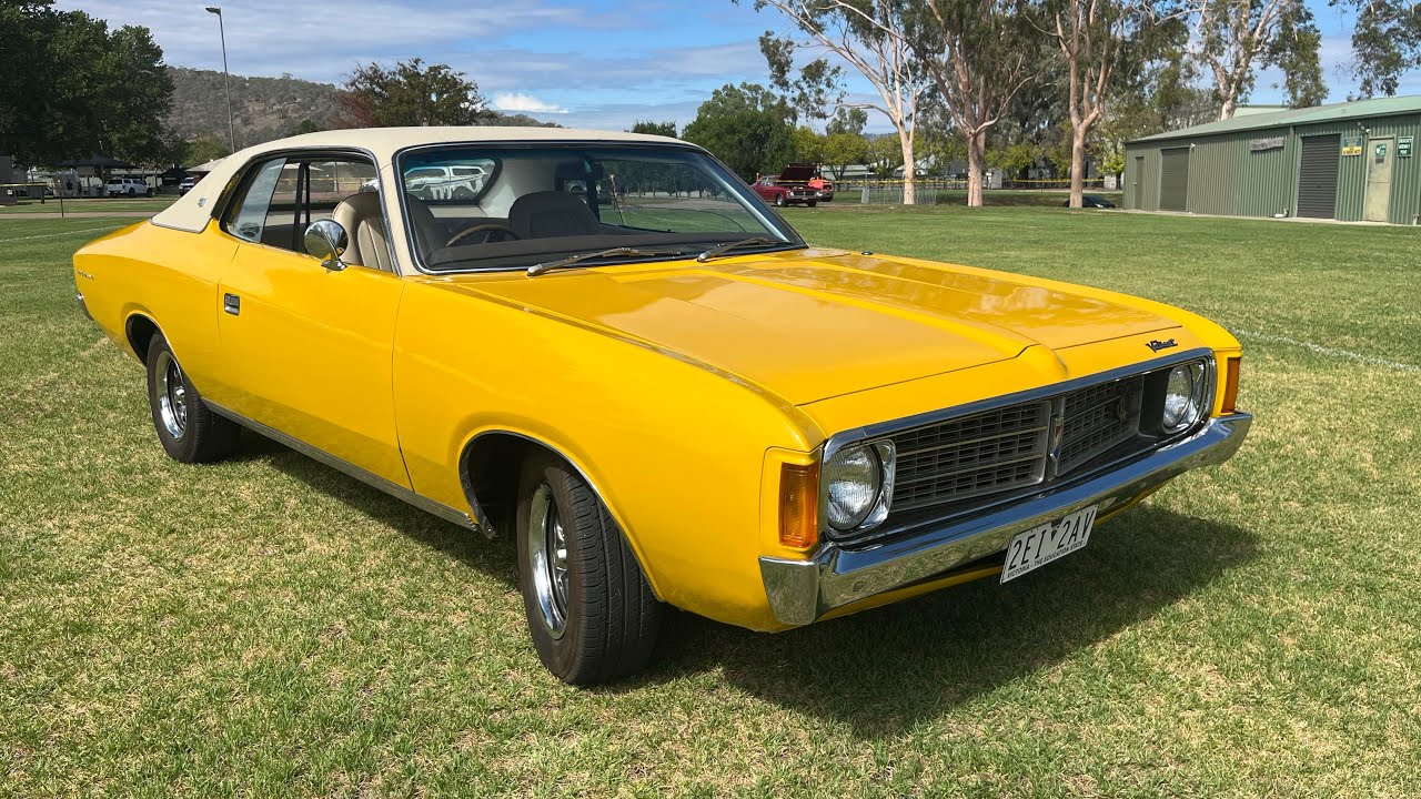 VJ Valiant hardtop mums yellow canary готов