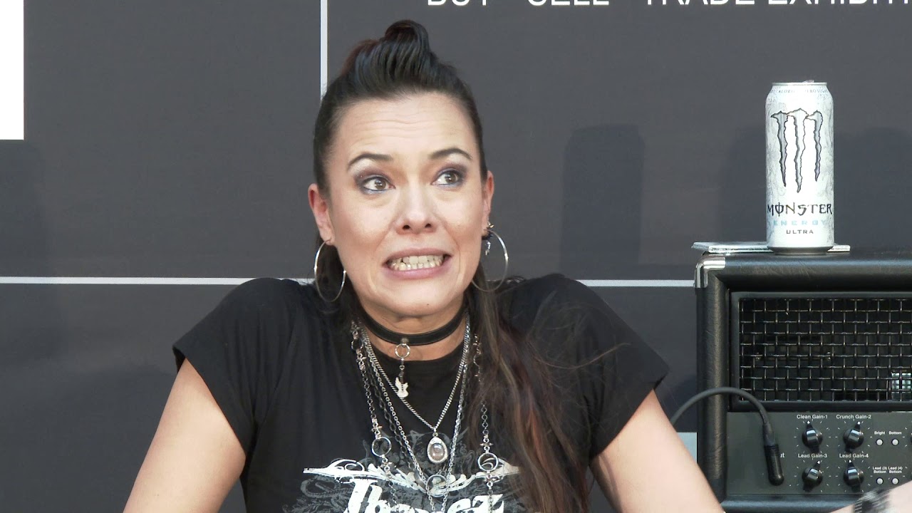 Jen Majura at Copenhagen Guitar Show 2018