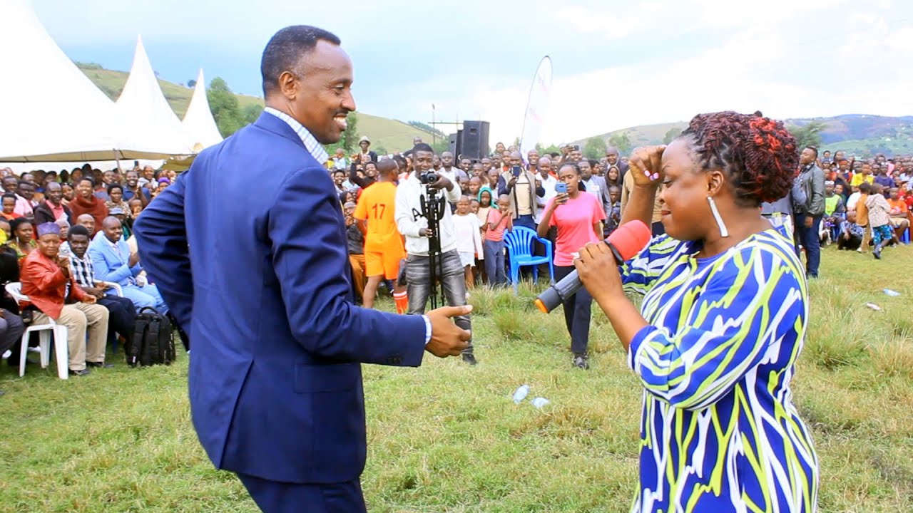 Norah Nankunda Presenting Live in Nyeihanga Rwampara for Kyamadidi & Other Leaders