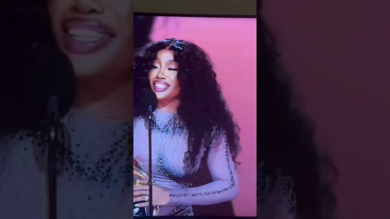 SZA says hi! to Taylor Swift during her Grammy Acceptance speech!!✨😂 
