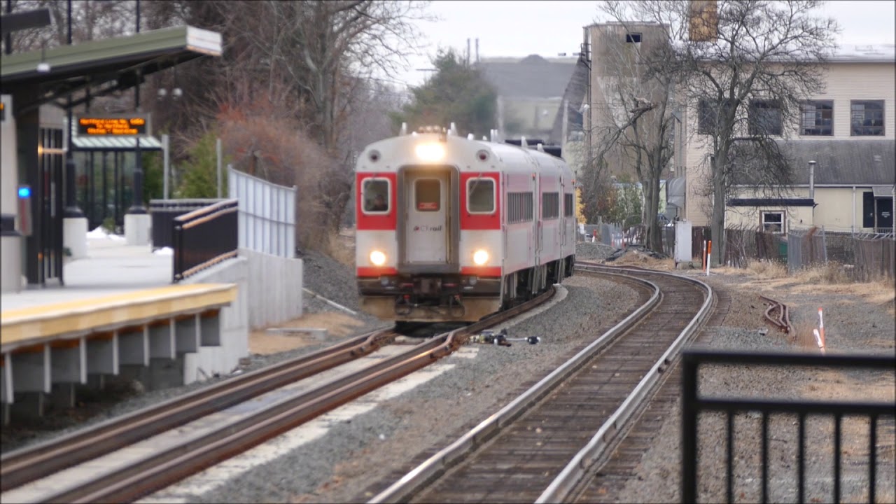 A couple of CT Rail trains at Wallingford
