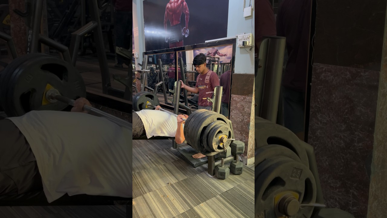 Declinebench💀#benchbody #fitnesscenter #motivation #power #gymbro #chest #workout #strong #gym #fyp