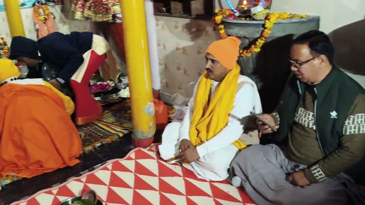 महाशिवरात्री के 4चार पहर की पूजा करते हुए ब्राह्मण देवता👏👏👏👌👌👌