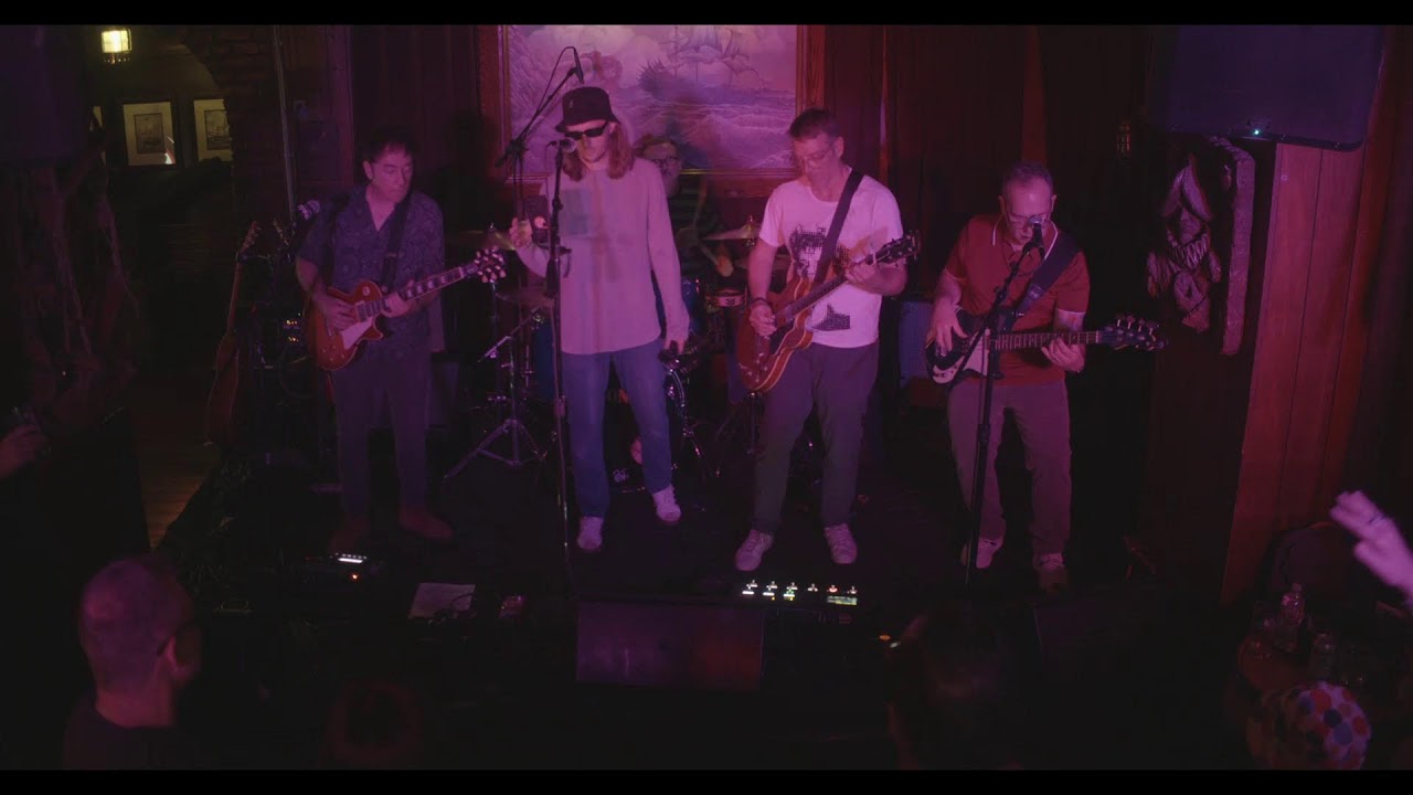 Oasiz live at The Redwood Bar