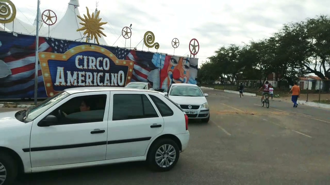 Motorhomes do Circo Americano Amar estilos trailer e carreta em Natal RN Nélio dias na parte externa
