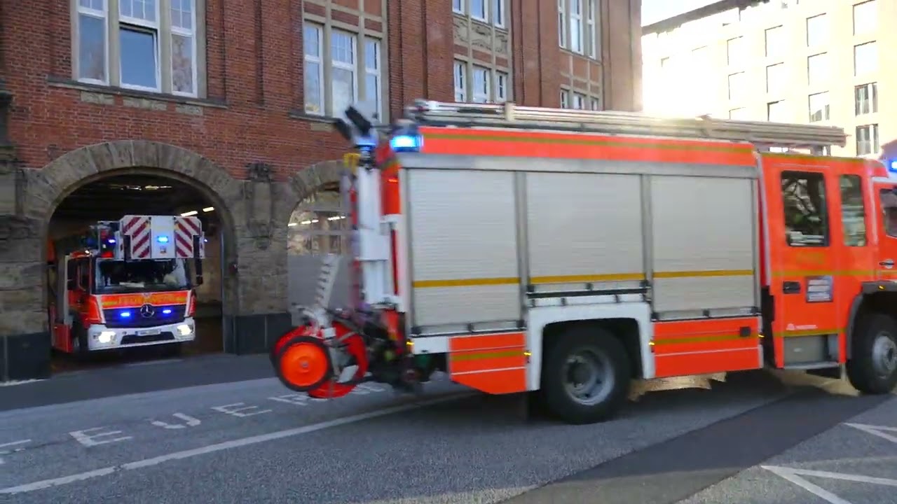 Hamburg Innenstadt firehouse responds  Die Feuerwehr Hamburg Innenstadt reagiert auf einen Alarm