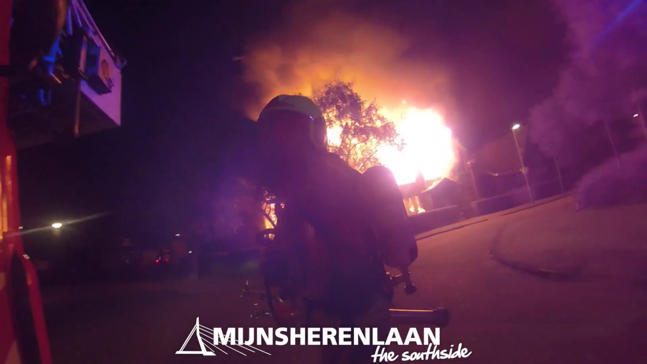 Brandweer prio1 kerkbrand Heyplaat Rotterdam