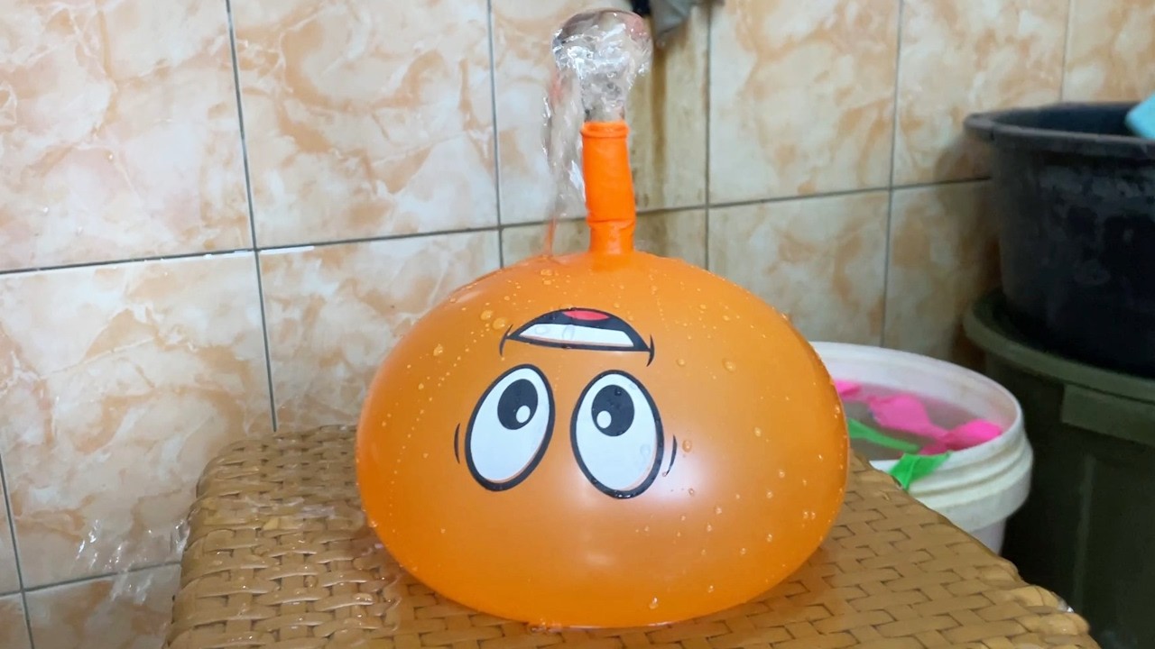 Blowing Balloons With Water, Make A Orange Balloon Fountain, Deflate Balloons With Fun Asmr