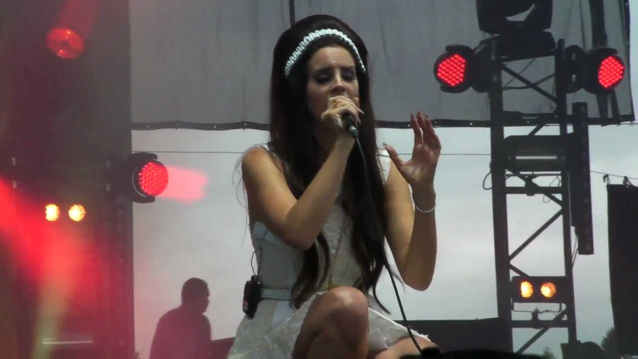 Lana Del Rey - Carmen (Eurockéennes 1/07/2012)