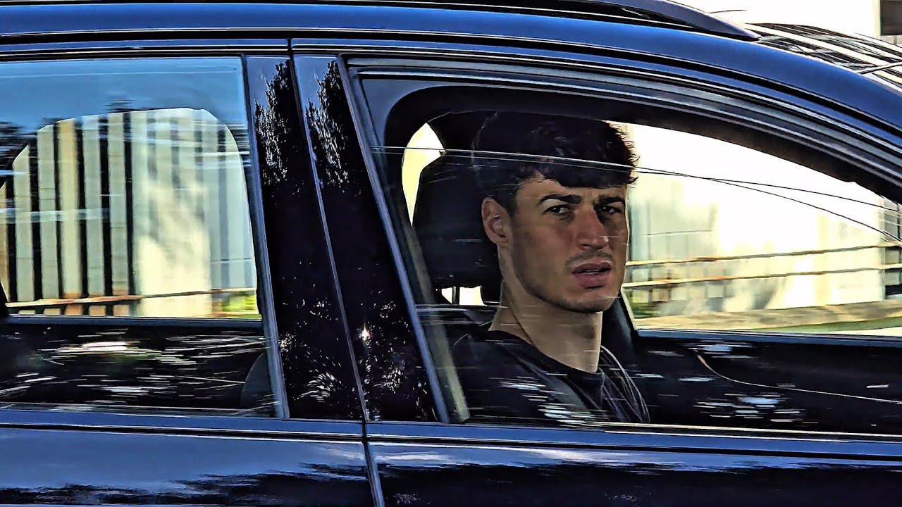 Bournemouth players arrive at training in their cars Kepa, Kluivert, Evanilson