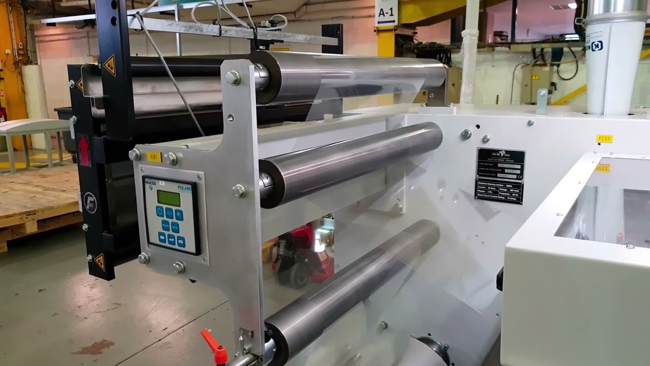SERVAL da DCM é um equipamento compacto e versátil para corte e rebobinamento de bobinas estreitas
