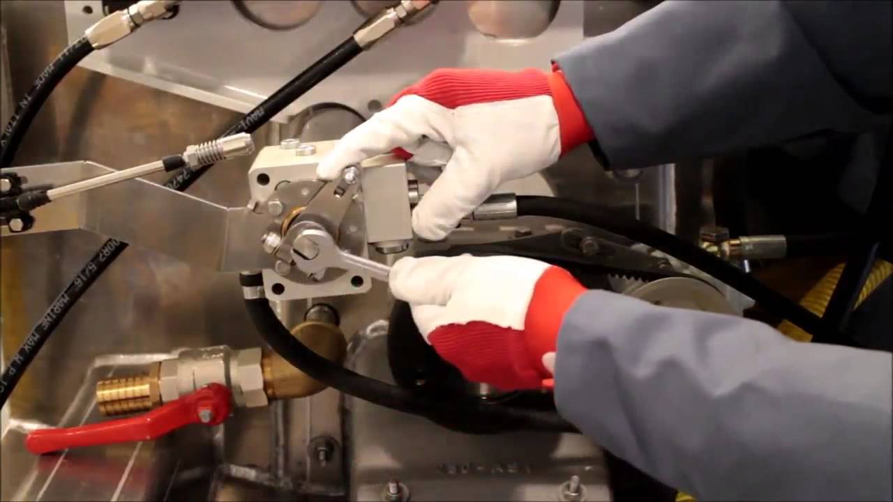 Alamarin Jet - Alamarin Jet reversing deflector adjustment 2 - Bukh Bremen GmbH