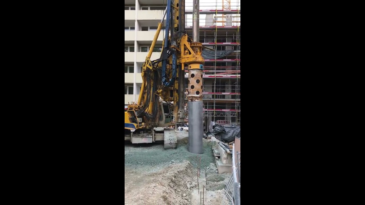 Bauer BG 22 H/Drilling Rig @work /München /Ausbohrung von MIP Wand / Bohrgerät Bauer Spezialtiefbau