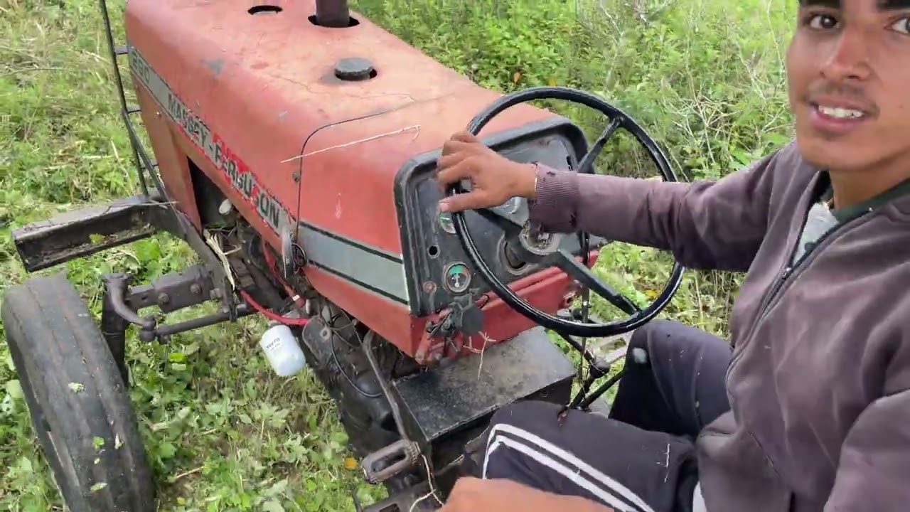 subir na cabine do MF290 para mostrar o trator roçando mato