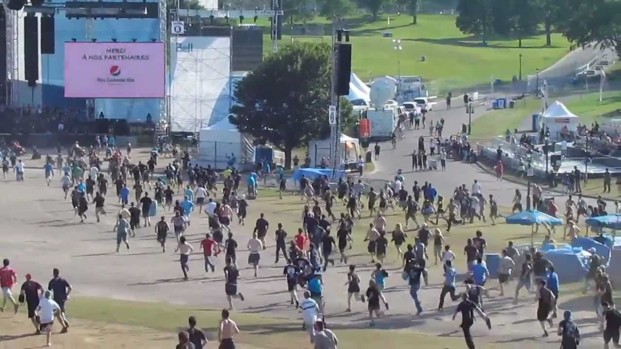 Du monde sur les plaines pour Metallica! (Live au festival d'été de Québec 2011)