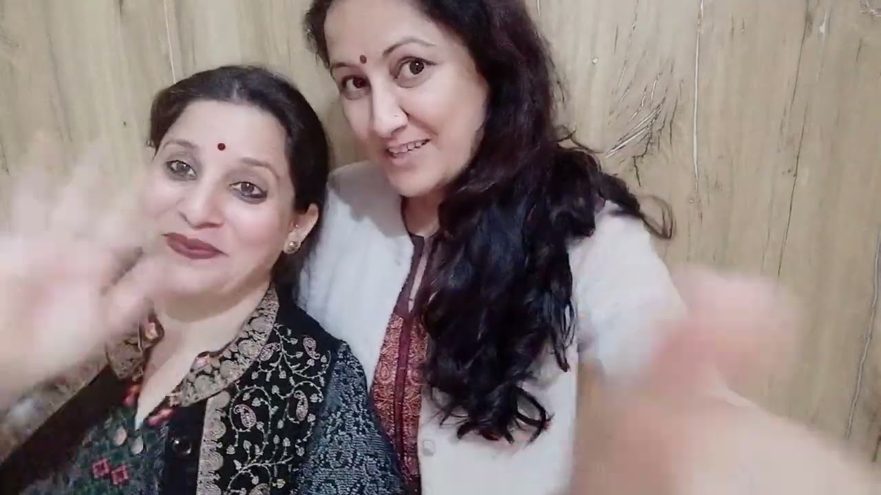 Dekho aj kon Aya Ghar aur kisiki pasand ki sabzi banrhi hai #housewife #funny #newvlog #fypage 