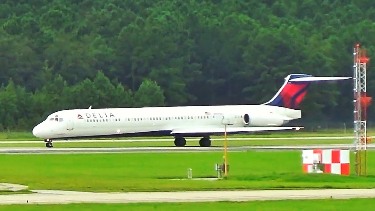 Delta Airlines MD-88 [N991DL] *LOUD* Takeoff at Savannah International Airport | 2019
