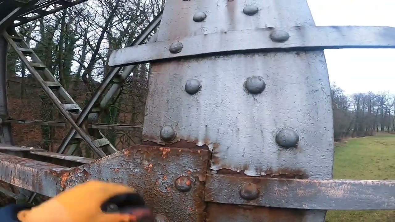Lezení na starý železniční most.