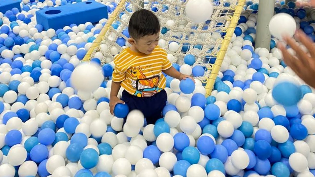 Video Anak Bermain Mandi Bola juga Main Perosotan dan Trampolin di Kidzoona Dutamall Banjarmasin