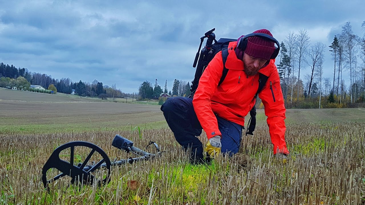 Digging Up 10 Amazing Signals LIVE - Metal Detecting Finland