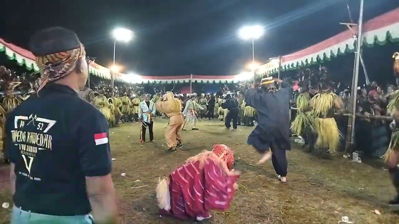 Kesenian Dayak Tuksongo Borobudur Magelang