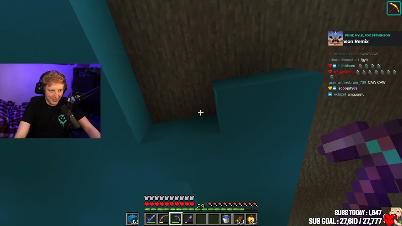tubbo plays amoug us on piano