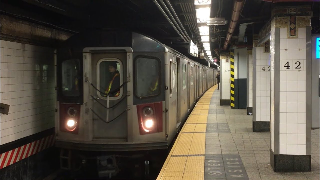 IRT Lexington Ave Line: (4) (5) Exp and (6) Lcl Trains @ Grand Central-42nd St (R62A, R142, R142A)
