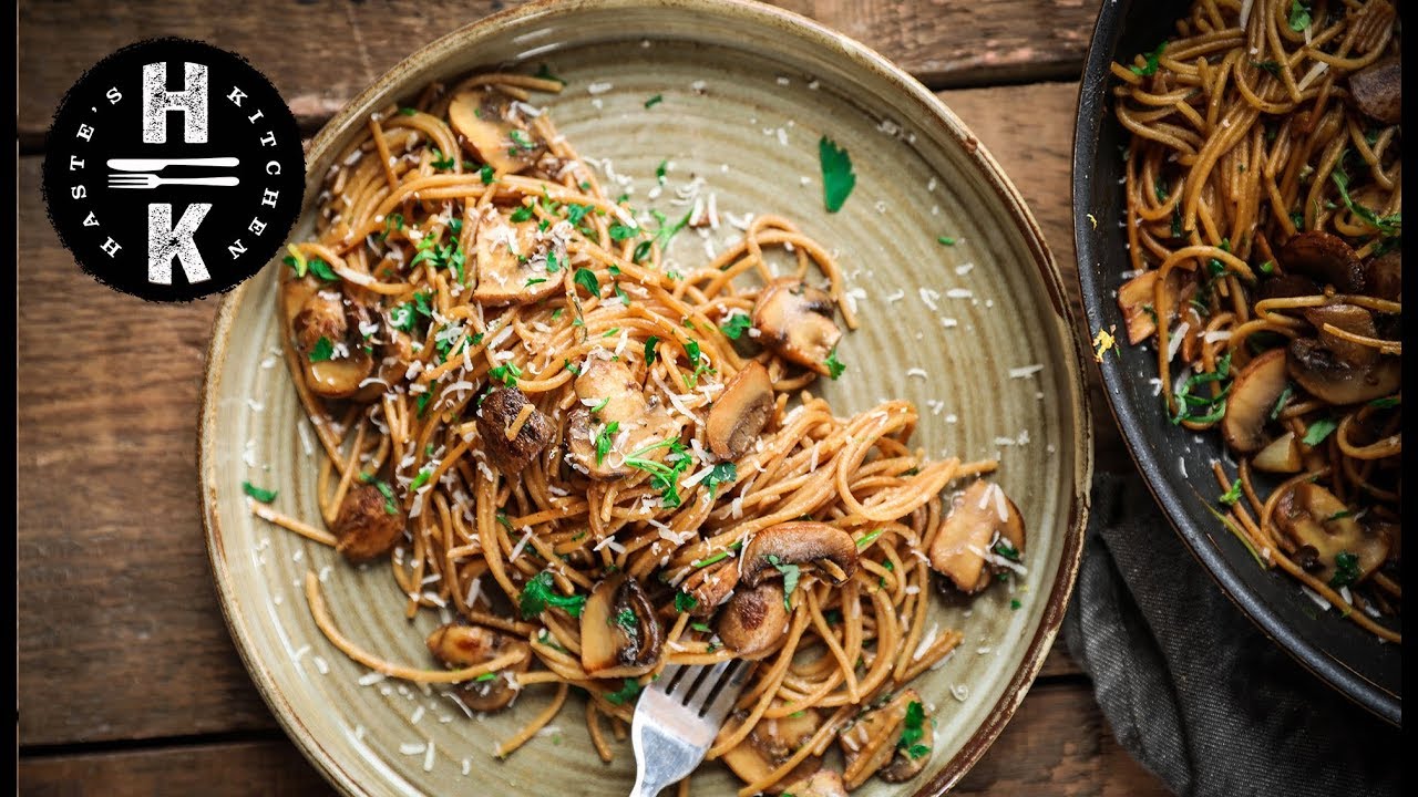 Super quick mushroom, basil and parsley spaghetti