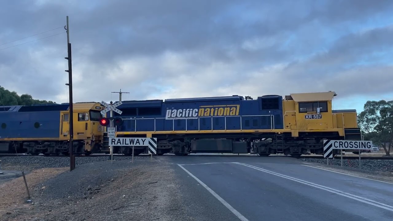 Sunraysia Highway (Melbourne Rd) Railway Crossing, St Arnaud