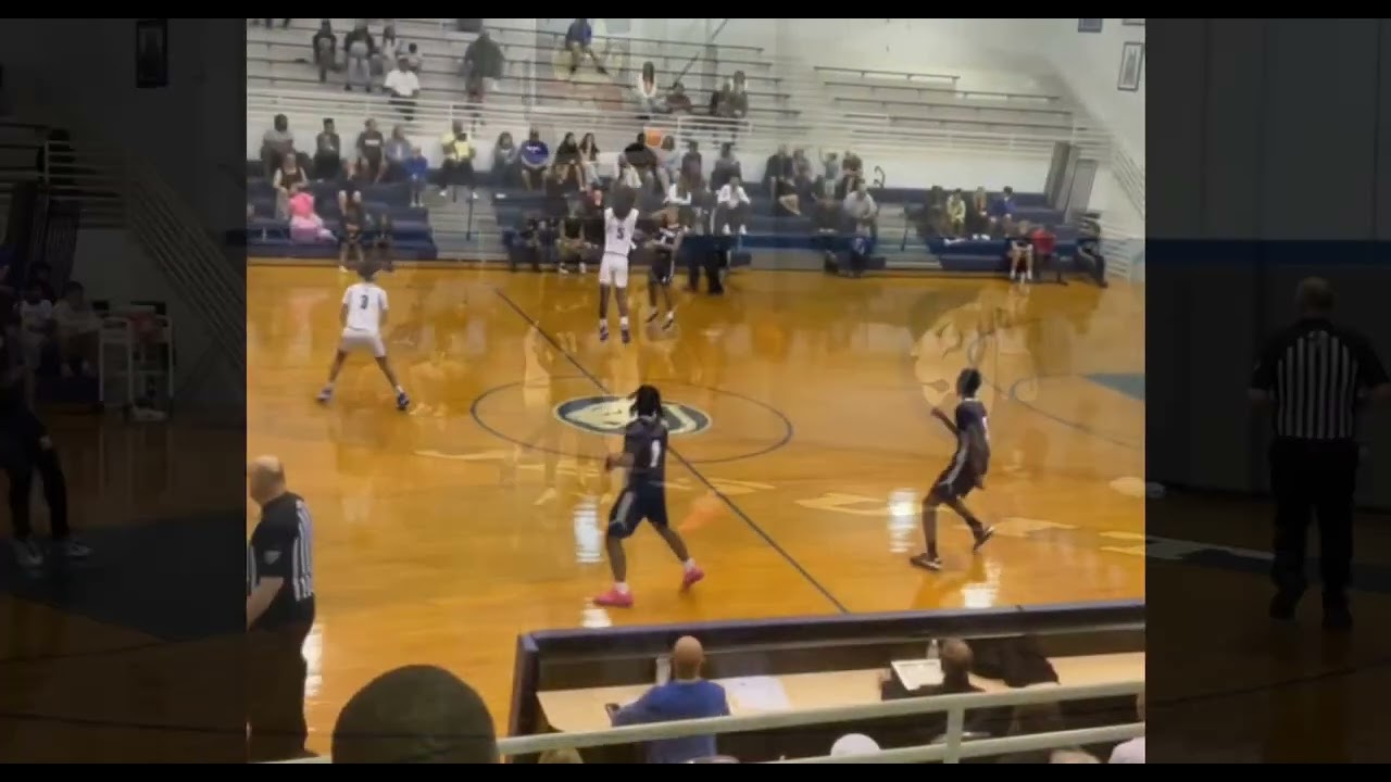 TRUE POINT GUARD c/o 2026 1000 point scorer 37% fg 37% 3pt 82% ftGpa: 3.35/4.57(10 games played)