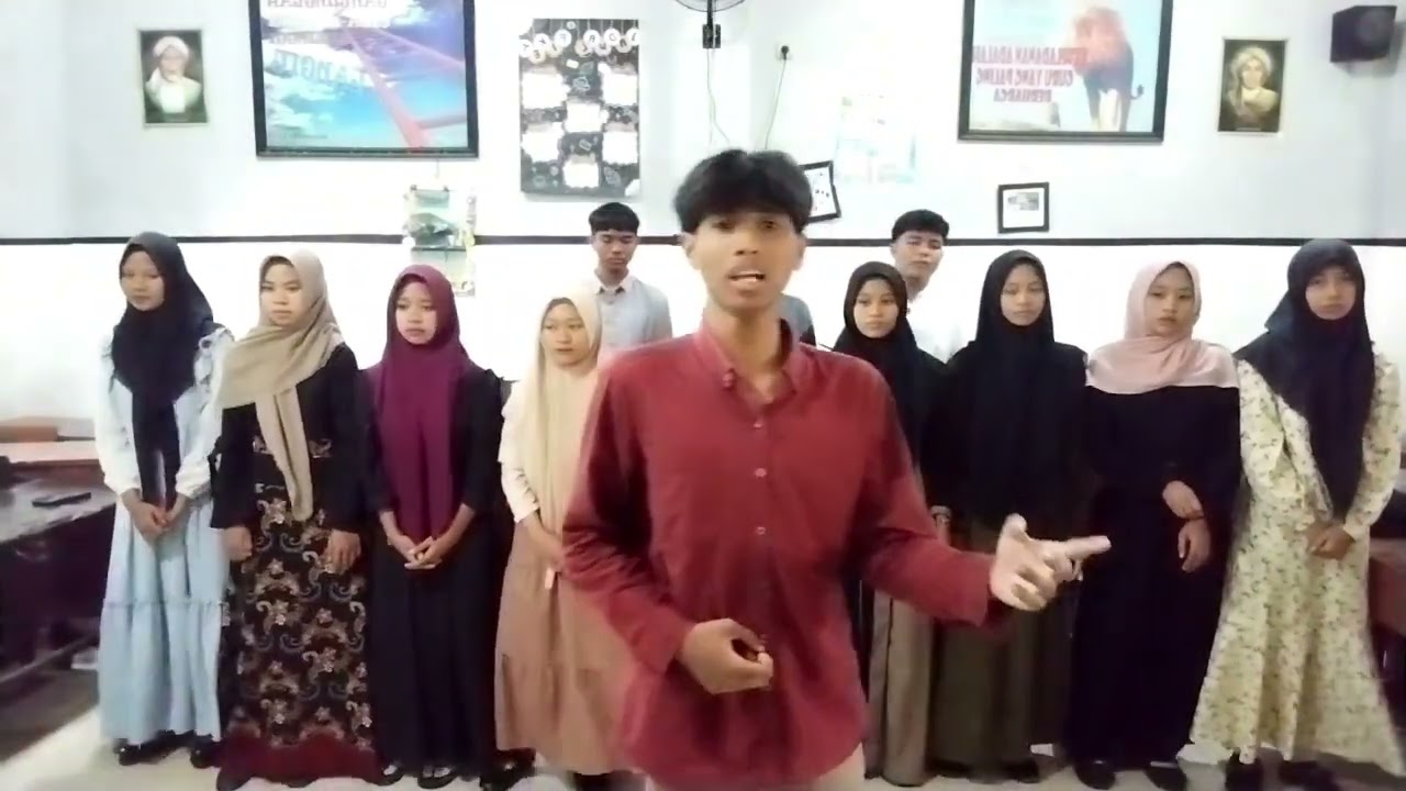 Musikalisasi Puisi dari kelas 11 dengan judul Cinta dan Benci karya Chairil Anwar