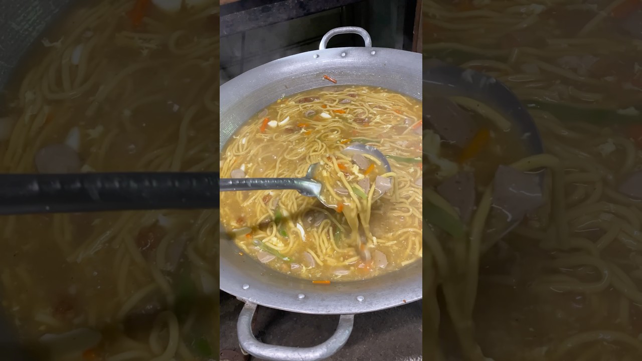 Lomi egg noodles #pansit #recipe #food #noodlesrecipe #shortvideo #noodlesoup #lutongbahay